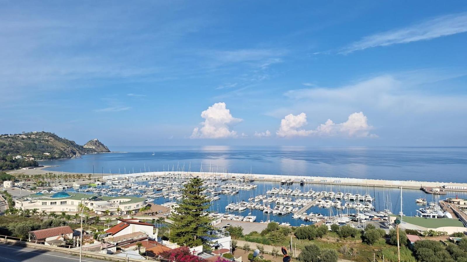 Magico Appartamenti Scafa - Marina Capo D'Orlando Capo dʼOrlando Exterior foto